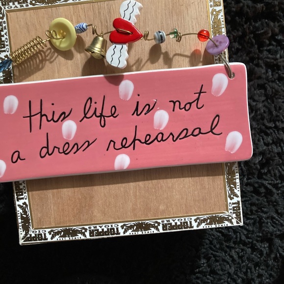 Decor - Picture 4 of 4